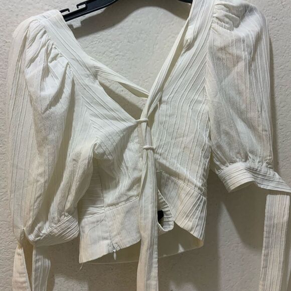 Sthela & Co White Crop Blouse with Puffed Cap Sleeves - Picture 4 of 7